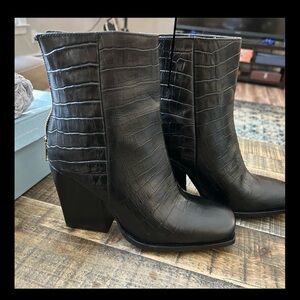 Free delivery. NWT Crocodile every time you go boots .